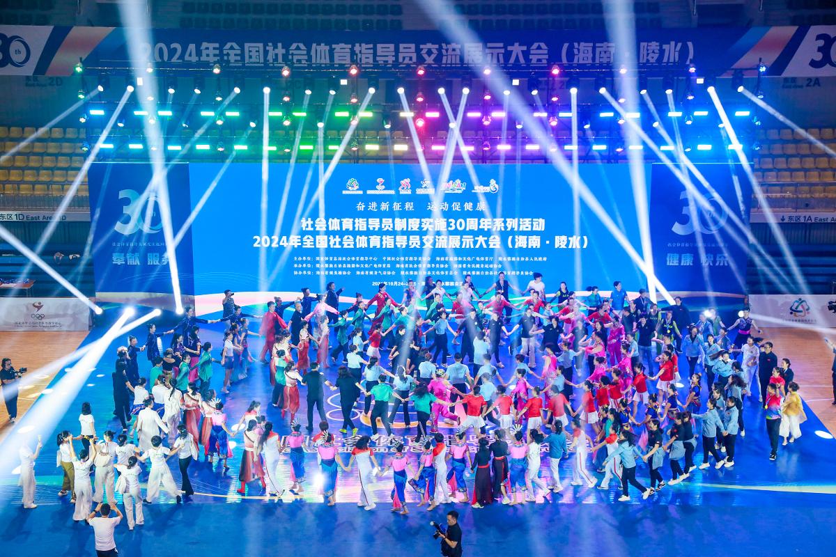 奥尔莫进球的艺术作品：26次传球，巴萨团队配合的巅峰演绎